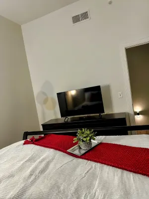 A Robin’s Nest with FREE parking in the heart of downtown Indianapolis. - Condos