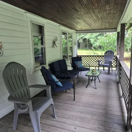Cozy, Private 3 Br Get-Away Near Clarion. Long Term Stays Welcome. Pet-Friendly!