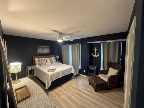 Cheerful townhome near Isle of Palms, Sullivans Island, Charleston & Shem Creek.