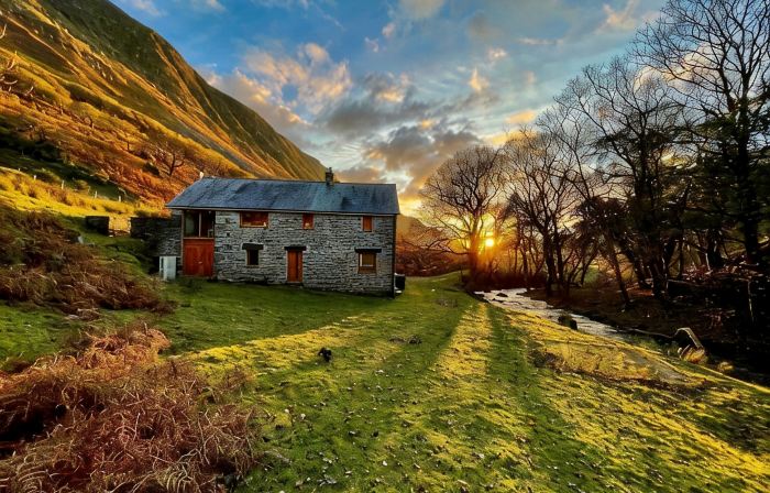 Converted Watermill with Beautiful River and Majestic Mountains on Doorstep
