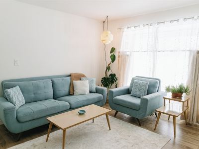 Bright Two Bedroom Suite with Private Entrance and Deck Near Downtown Golden