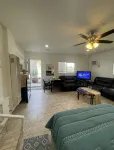 Comfortable  nice big studio. With full kitchen - โฮมสเตย์