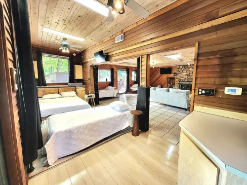 White River Lodge #1 - Stuga