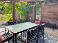 Modern 3Bed Farmhouse with Hot Tub