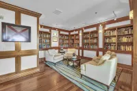 Beachfront! Coastal Designer Glam with Resort Amenities. Private Balcony & Grill - Jacuzzi