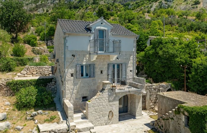 Villa GreyStone-House Podgora Charming with privat heated pool and romantic view