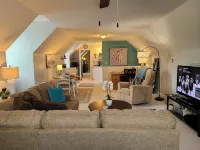 King Apartment -2 miles to I-81 - 3-Star