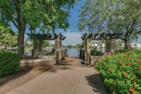 Renovated Villa in Old Litchfield