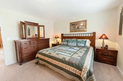 Gorgeous Tahoe Condo- Pools Tennis, Pickleball , Walk to the Beach!