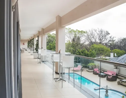 Inn and Out Plus Craighall - parking