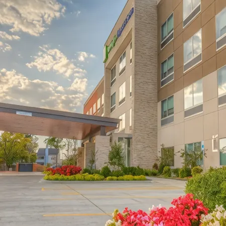 Holiday Inn Express & Suites TULSA MIDTOWN by IHG
