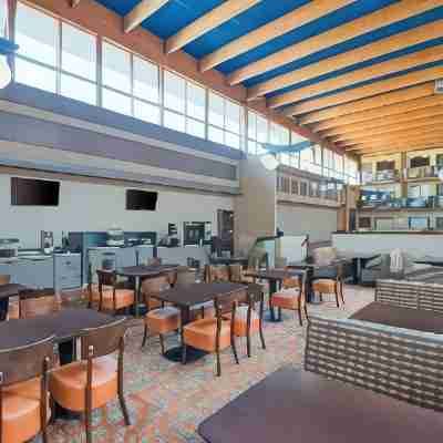 Ramada Plaza by Wyndham Gillette Conference Center Dining/Meeting Rooms