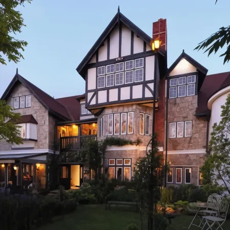 Petit Hotel & Restaurant Old Age