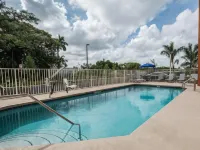 Comfort Suites Fort Lauderdale Airport South & Cruise Port Hotels near New River Marina