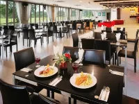 Amverton Cove Golf & Island Resort - parking