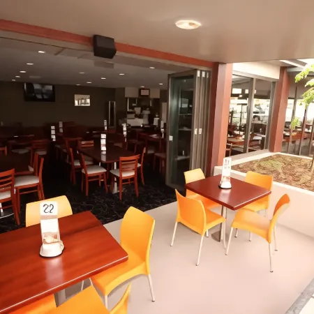 Peden's Hotel Отели в г. Сеснок