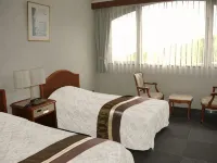 Maizuru Country Club Hotel Lodge - 2-Star