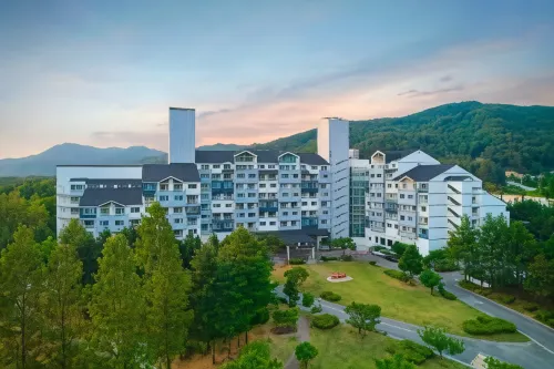 Kumho Seorak Resort - Mountain view