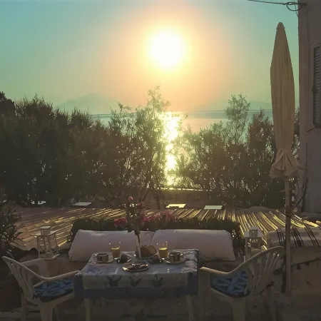 Alkistis Cozy by the Beach Apt. in Ikaria Island, Therma Ground Floor