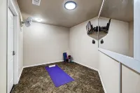 Rockwall Urban Oasis- 3600sqft -Pool/Spa/Game Room/Office-Overlooks Lake/Park - Gym