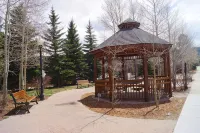 3-bedroom condo in downtown Frisco - Near Lake Dillon. - Pools
