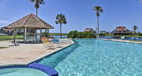 Beachfront Condo at Matagorda Dunes with Pool Access - 4-Star