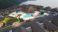 Sunnyside Haven- 7BR- Sleeps 22! Close to Silver Dollar City & Dogwood Canyon! - Pools
