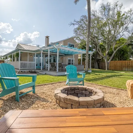 Fall Discount Riverfront Property - Minutes to Beach!