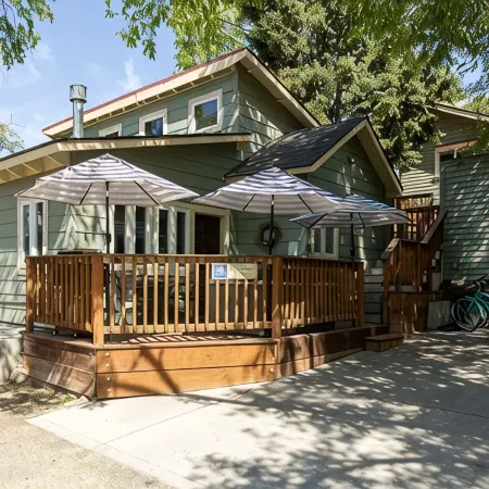 Spacious Layout │West Side │Walk Everywhere │Hot Tub │One Block to River