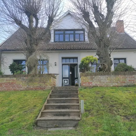 Vacation home for families/groups/friends Dogs allowed 8 adults 2 children