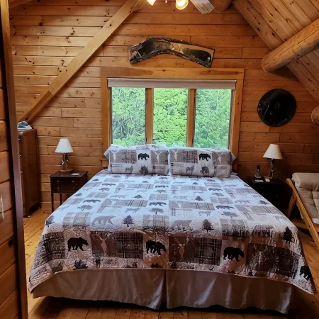 Dog-Friendly Pond Retreat- Hike, Swim Relax, Repeat!