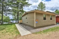 Gone Fish Inn: Remodeled Lakefront Cabin, FREE Wi-Fi & Firewood, No Cleaning Fee - Chalets