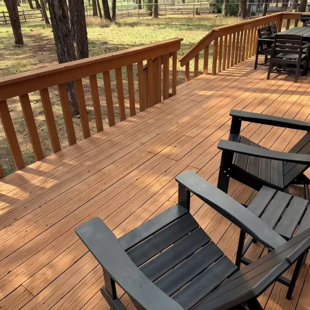 Pinewood Lodge / Backs to Forest / Near Downtown!