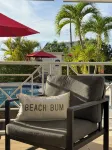 Elegant Poolside Apartment, Large Covered Terrace- Walk to Beach, West Coast - Apartments