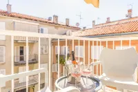 Luxury Rooms in Old Town by Belmont Realty