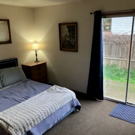 Cozy Apartment Blocks from Downtown Eugene