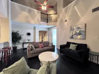 Luxury Spacious 4-BR Retreat with Pool Table, BBQ, and sleep 18 - 3-نجوم