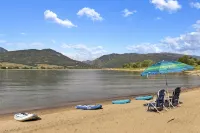 令人驚嘆的湖畔度假屋，配有按摩浴缸及無遮擋山景 - 山景