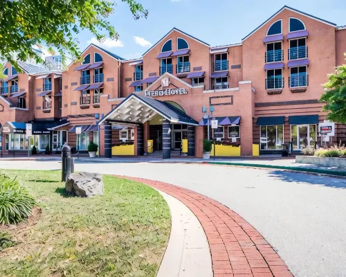 Pier 5 Hotel Baltimore Hoteles cerca de Memorial del Holocausto
