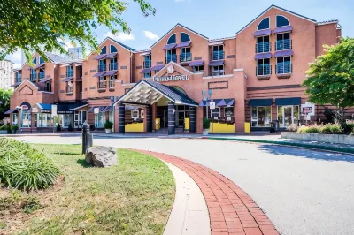Pier 5 Hotel Baltimore Hotels near Lafayette Square