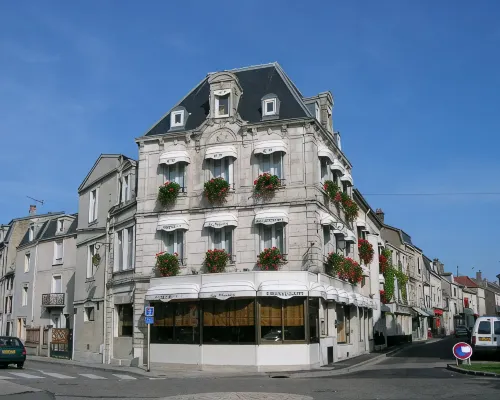 Hôtel Restaurant des Remparts Hotels in Chaumont