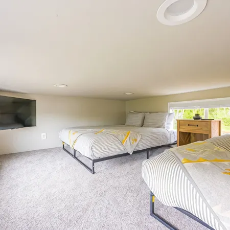Rainforest Tiny Home Retreat: Rustic