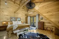 Executive Forest Sanctuary/2 King Beds, Hot Tub & Trails -Near Lake Lemon
