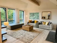 Contemporary 3bedroom / 2 bathroom house close to UO - 4성급