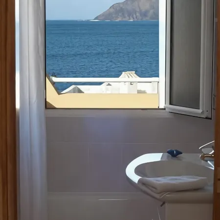 VILLAS 20 METERS FROM THE SEA OF THE SEA, WITH PRIVATE POOL.