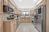 Modern 4 Bedroom Vacation home @ Castro Valley, King or Queen for all - Wi-Fi