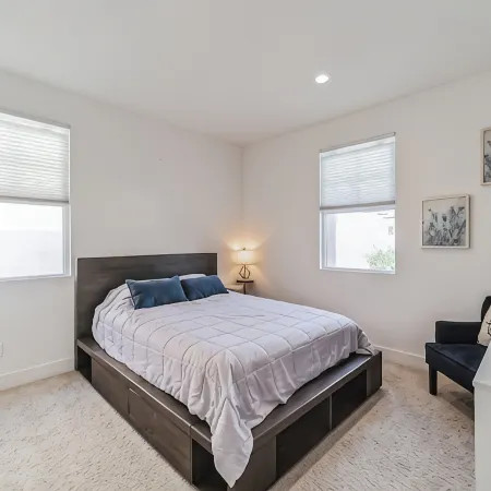 Modern Family-Friendly Home, Napa, Wine Country, Private Backyard, Fire Pit