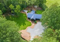 Milton/Alpharetta 5Br Home 5-Bds/up to 12 Guests - House & Event Venue - 4-Star