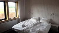 Amazing cabin with warm interior, hot tub, fire place, projector & magical views - Homestays