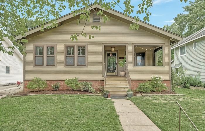 Modern Bungalow: spacious 3BR home near downtown Champaign & campus